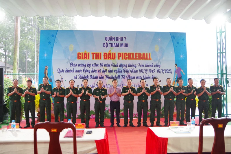 Sôi động giải đấu Pickleball Bộ Tham mưu Quân khu 7

