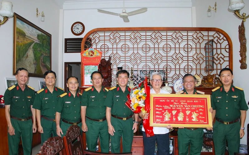 Bộ Tư lệnh Quân khu 7 thăm, chúc thọ Thiếu tướng Nguyễn Văn Chương
