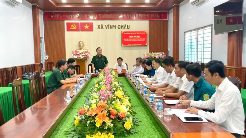 Bộ Chỉ huy Quân sự tỉnh Tây Ninh làm việc với Ban Thường vụ Đảng ủy xã Vĩnh Châu về công tác cán bộ quân sự cơ sở