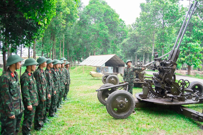 Mỗi điểm giỏi là một bông hoa dâng Đảng