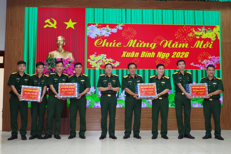 Thượng tướng Trương Thiên Tô thăm, chúc Tết các đơn vị trên địa bàn TP. Hồ Chí Minh