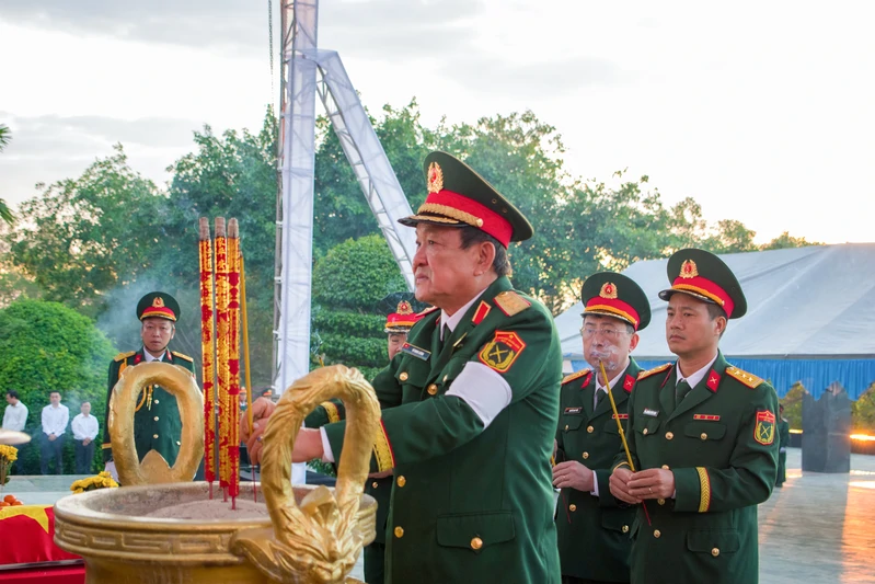 Lễ truy điệu và an táng 15 bộ hài cốt Anh hùng liệt sỹ