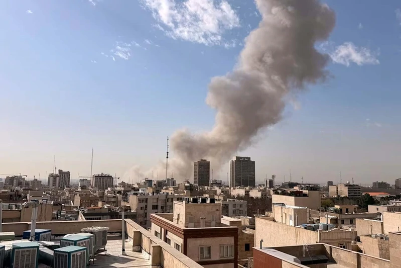 Mỹ và Israel tấn công Iran, Tehran đáp trả trên khắp Trung Đông