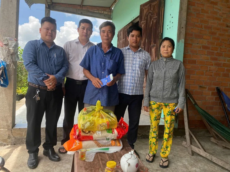 Công ty Quan Sơn: Chung sức xây dựng quê hương, nặng nghĩa tình với đồng bào khó khăn
