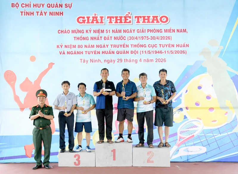 Bộ CHQS tỉnh Tây Ninh tổ chức giải thể thao chào mừng các ngày lễ lớn