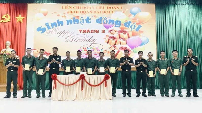 Đón sinh nhật trong quân ngũ