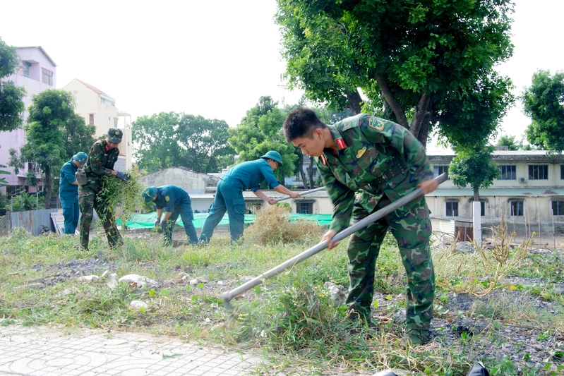 Sư đoàn 309 ra quân tổng vệ sinh môi trường, chỉnh trang đô thị