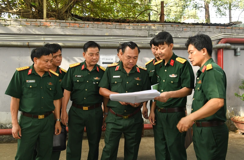Trung tướng Trần Vinh Ngọc thăm, nắm tình hình hoạt động của Xưởng in 