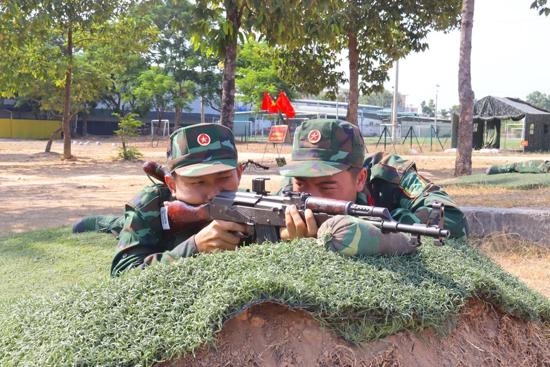 Điểm tựa của chiến sĩ mới
