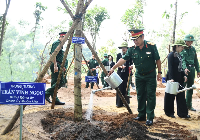 Bộ Tư lệnh Thành phố Hồ Chí Minh tổ chức Lễ phát động “Trồng cây đời đời nhớ ơn Bác Hồ”