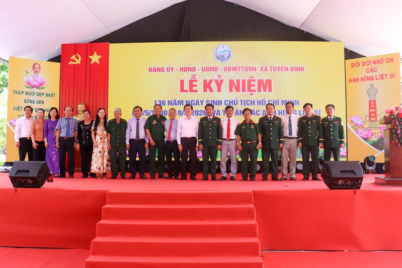 Xã Tuyên Bình, tỉnh Tây Ninh tổ chức lễ kỷ niệm 136 năm Ngày sinh Chủ tịch Hồ Chí Minh và tri ân các Anh hùng liệt sĩ