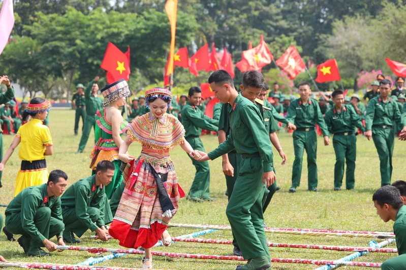 Sôi nổi hoạt động ngày lễ ở Sư đoàn 5