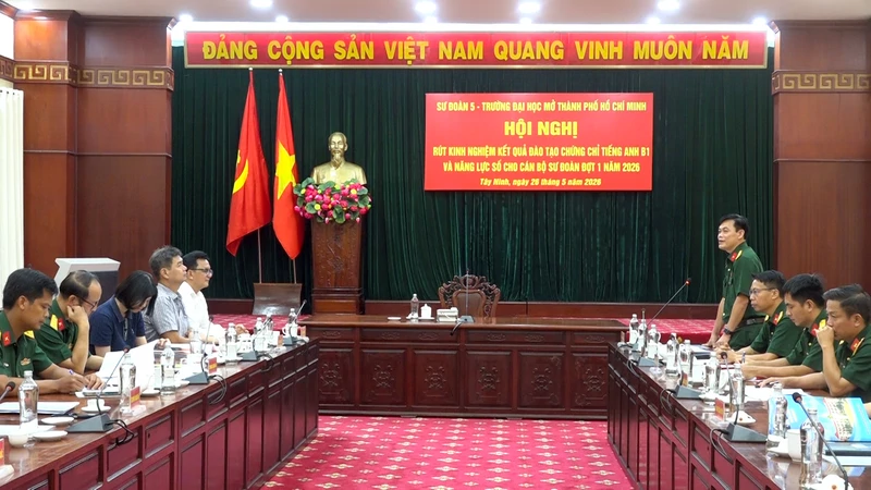 Sư đoàn 5 đẩy mạnh đào tạo ngoại ngữ và chuyển đổi số cho cán bộ
