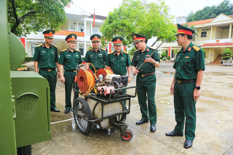 Binh chủng Hóa học kiểm tra công tác phòng hóa tại Quân khu 7