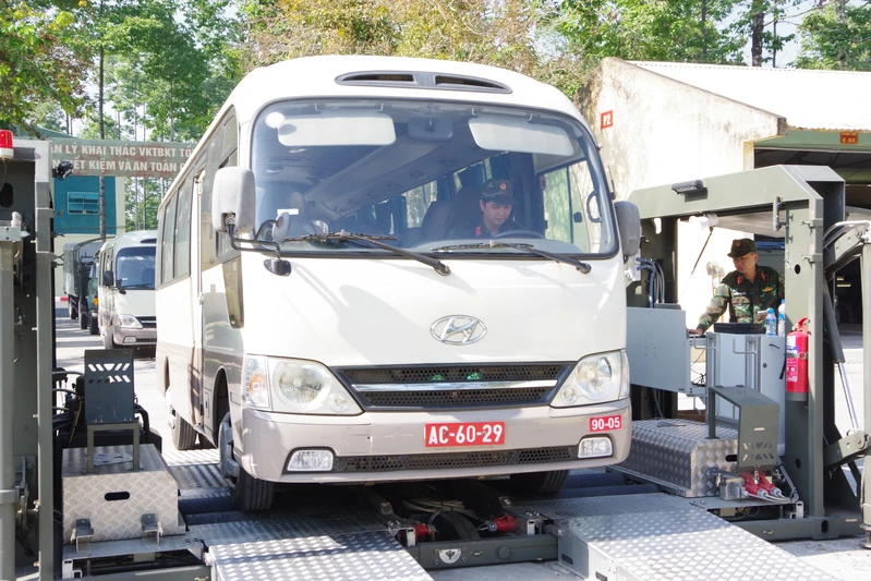 Sư đoàn 9 nỗ lực xây dựng điểm về an toàn giao thông
