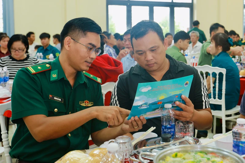 Đồng hành cùng ngư dân vươn khơi bám biển