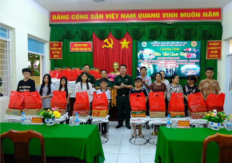 Nghĩa tình quân - dân nơi phên dậu Tổ quốc