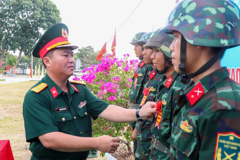 Chiến sĩ mới Sư đoàn 5 bình tĩnh, tự tin trên tuyến bắn