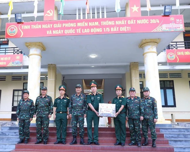 Đoàn công tác Quân khu 7 thăm, động viên cán bộ, chiến sĩ các đơn vị trên địa bàn thành phố Đồng Nai