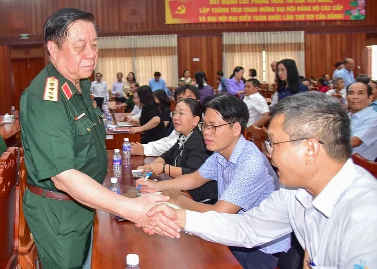 Đại tướng Nguyễn Trọng Nghĩa tiếp xúc cử tri tại tỉnh Tây Ninh