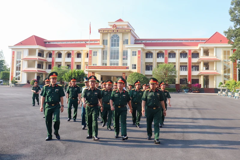 Đoàn cán bộ, giảng viên, học viên Học viện Quốc phòng tham quan thực tế tại Sư đoàn 5