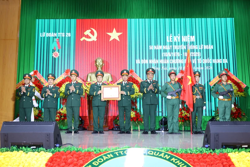 Lữ đoàn 26 kỷ niệm 50 năm Ngày truyền thống và đón nhận Huân chương Bảo vệ Tổ quốc hạng Ba
