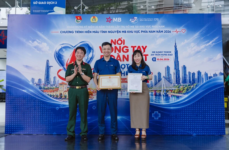 Hơn 300 cán bộ, tình nguyện viên tham gia hiến máu tại MB Chi nhánh Sở Giao dịch 2
