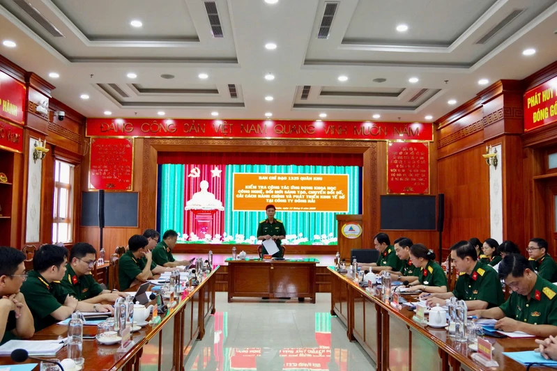 Ban Chỉ đạo 1325 Quân khu kiểm tra công tác chuyển đổi số tại Công ty Đông Hải