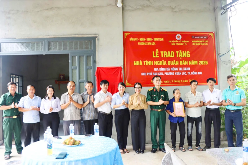 Bệnh viện Quân y 7B phối hợp bàn giao nhà “Tình nghĩa Quân - Dân”