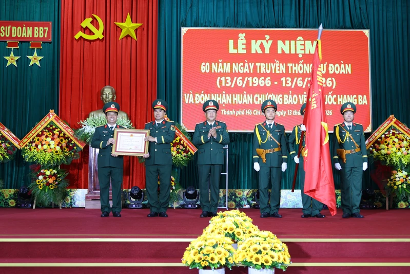 Sư đoàn 7: 60 năm viết tiếp truyền thống "Đoàn kết - Anh hùng - Thắng quân xâm lược"