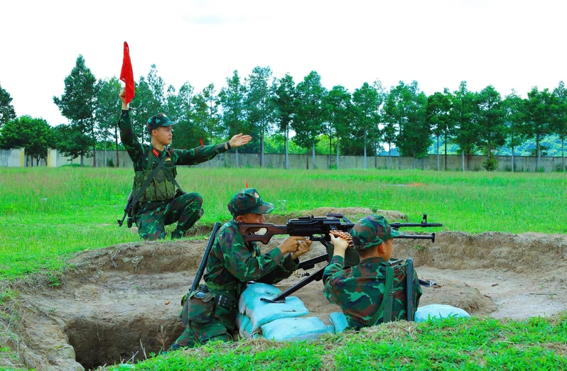 Trung đoàn 174 kiểm tra bắn đạn thật và diễn tập chiến thuật cấp trung đội