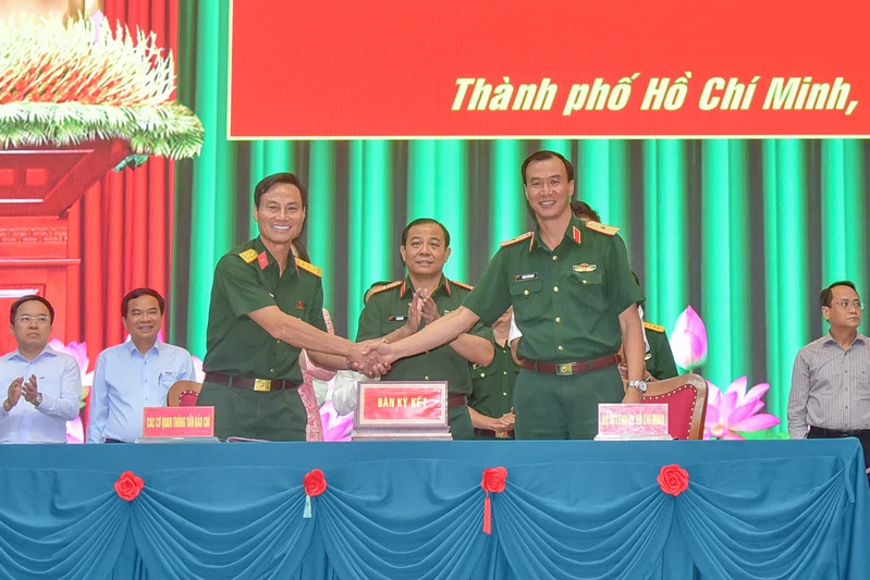Bộ Tư lệnh Thành phố Hồ Chí Minh gặp mặt các cơ quan báo chí, ký kết quy chế phối hợp tuyên truyền