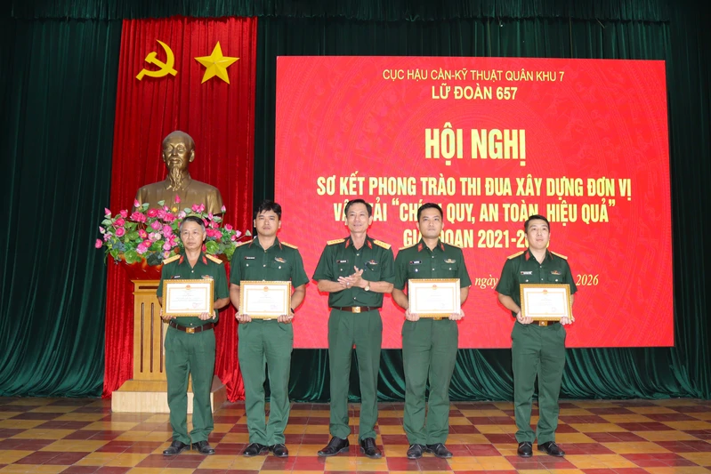 Lữ đoàn 657 sơ kết Phong trào thi đua xây dựng đơn vị vận tải “Chính quy, an toàn, hiệu quả” 
