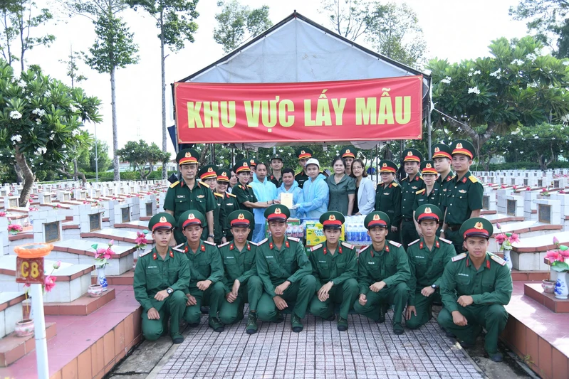 Tiếp sức Đội lấy mẫu, số hóa, bàn giao mẫu hài cốt liệt sĩ tại tỉnh Tây Ninh