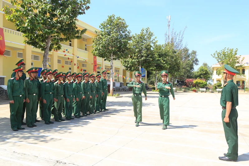Trung đoàn 812 quyết tâm xây dựng đơn vị vững mạnh toàn diện