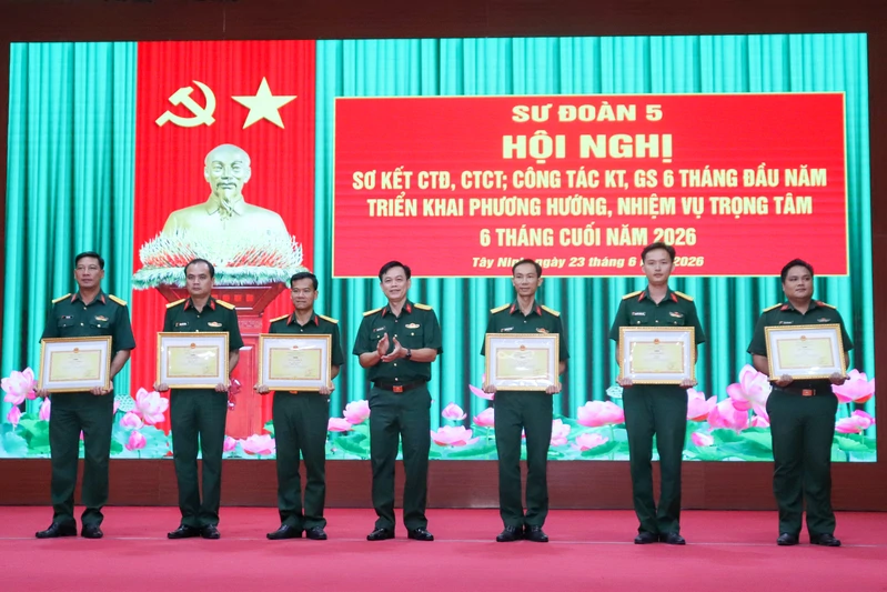 Hoạt động công tác Đảng, công tác chính trị góp phần quan trọng vào việc hoàn thành nhiệm vụ của đơn vị