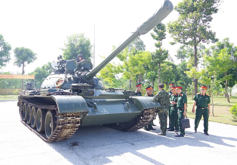 Bộ Quốc phòng kiểm tra kết quả thực hiện nhiệm vụ 6 tháng đầu năm tại Lữ đoàn 26