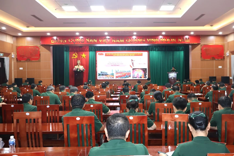 Cục Chính trị Quân khu tổ chức sinh hoạt giáo dục chính trị tháng 5 năm 2026