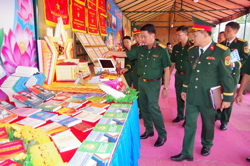 Thủ trưởng Bộ Tư lệnh Quân khu kiểm tra công tác chuẩn bị Lễ kỷ niệm 50 năm ngày truyền thống Lữ đoàn 26.
