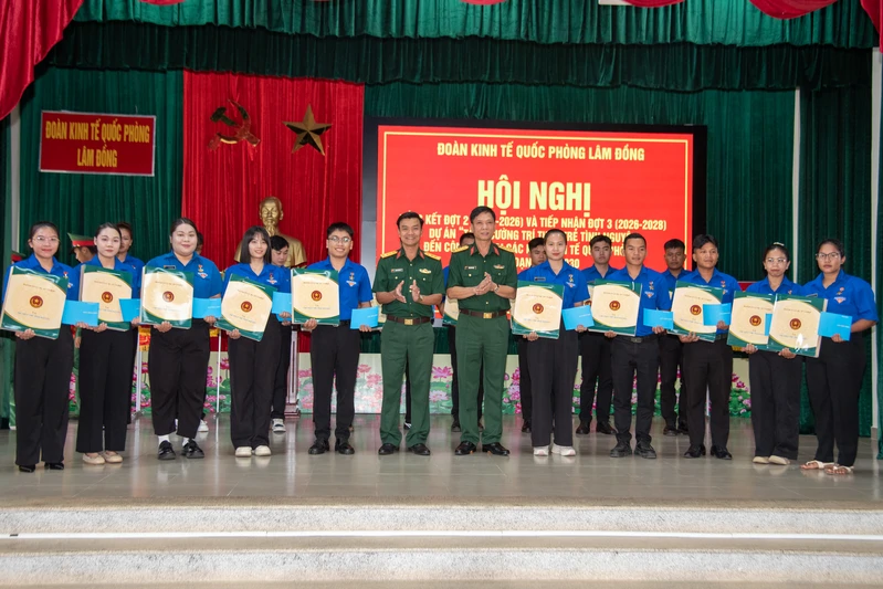 Trí thức trẻ tình nguyện chung sức xóa đói, giảm nghèo