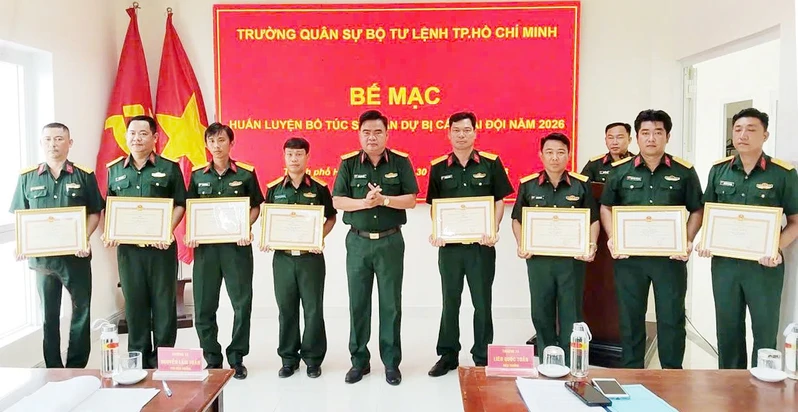 Trường Quân sự Bộ Tư lệnh TPHCM bế mạc huấn luyện bổ túc sĩ quan dự bị cấp đại đội năm 2026
