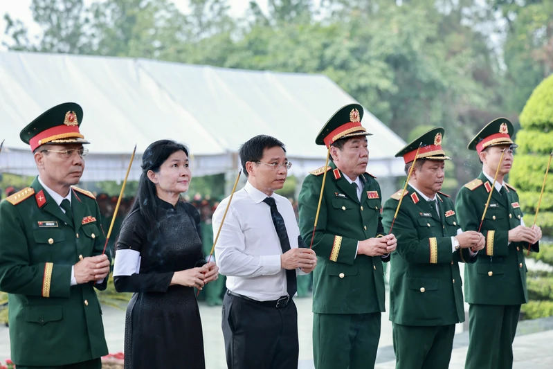 Thành phố Đồng Nai tổ chức lễ viếng, truy điệu, an táng 63 hài cốt liệt sĩ 