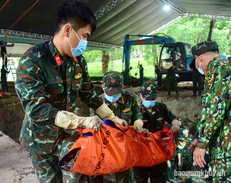 Tìm thấy thêm 13 bộ hài cốt liệt sĩ tại công viên Lê Thị Riêng
