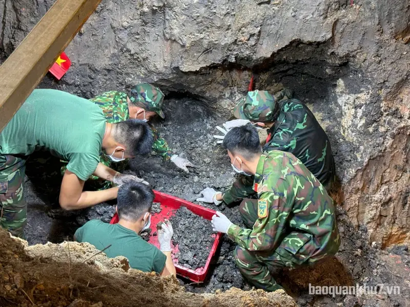 Tìm thấy thêm 20 bộ hài cốt liệt sĩ tại công viên Lê Thị Riêng 
