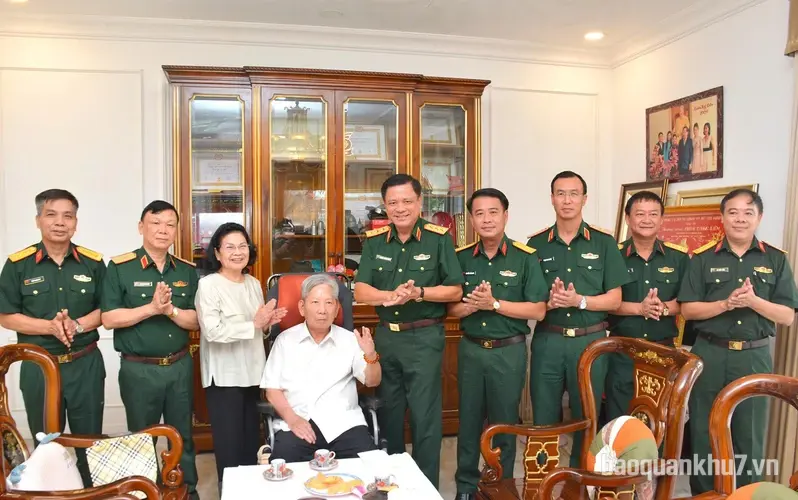 Đoàn công tác Quân ủy Trung ương, Bộ Quốc phòng tri ân các đồng chí nguyên lãnh đạo Bộ Quốc phòng