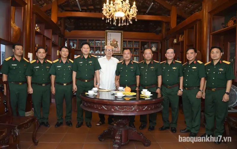 Quân khu 7 tri ân nguyên Thủ trưởng Quân khu, Mẹ Việt Nam Anh hùng và Anh hùng LLVT Nhân dân