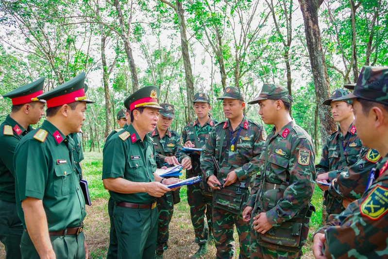 Quân khu 7 kiểm tra thực hiện xây dựng đơn vị điểm về huấn luyện đội ngũ chiến thuật 