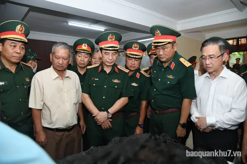 Đoàn công tác Chính phủ, Quân ủy Trung ương, Bộ Quốc phòng thăm, động viên lực lượng tìm kiếm, quy tập hài cốt liệt sĩ tại công viên Lê Thị Riêng