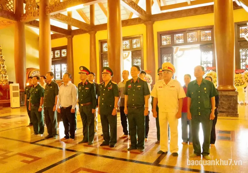Hội Cựu chiến binh TP.HCM dâng hương tại Đền tưởng niệm liệt sĩ Bến Dược
