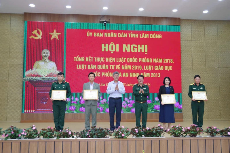 Lâm Đồng: Tổng kết Luật Quốc phòng năm 2018, Luật Dân quân tự vệ năm 2019 và Luật Giáo dục quốc phòng và an ninh năm 2013.
